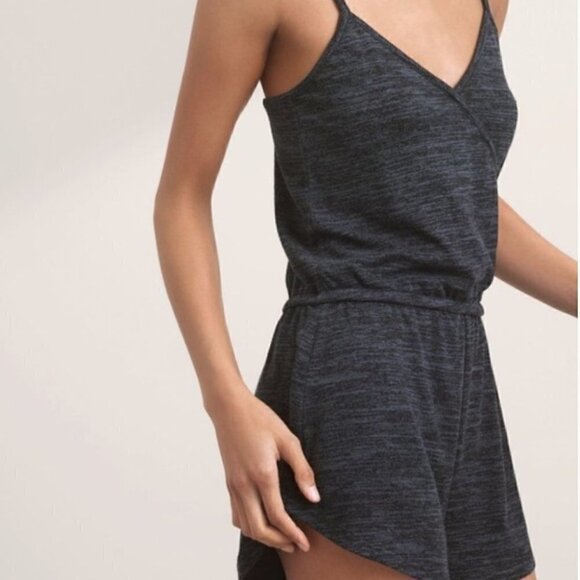 ARITZIA Golden by TNA shorts romper light grey Sz Large - Picture 1 of 3